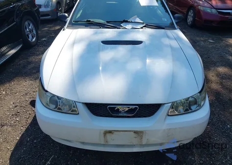 2000 Ford Mustang from USA, damaged, VIN 1FAFP4445YF228598